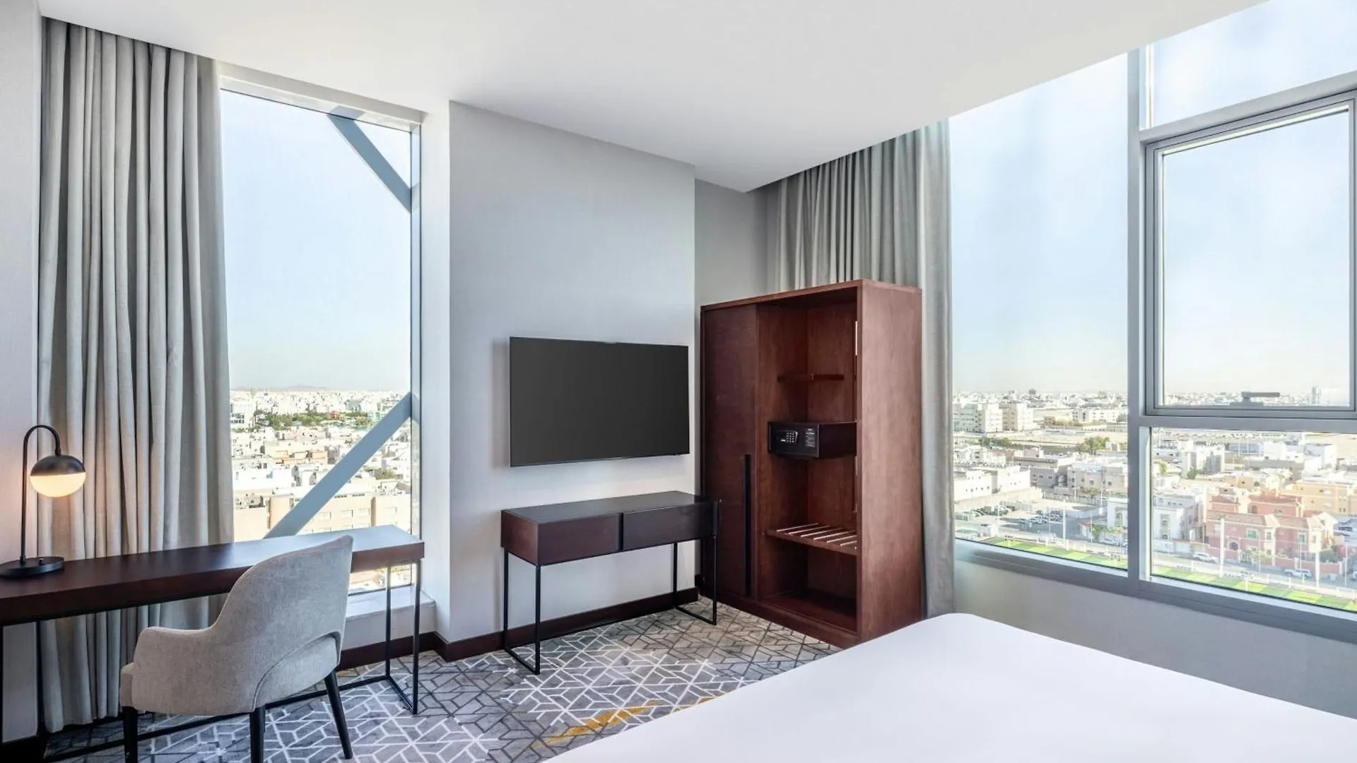 Four Points By Sheraton Jeddah King Fahd Road 4*,